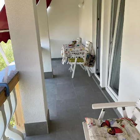 Apartment Ferienwohnung Fuer 6 Personen Ca 65 Qm In Privlaka, Dalmatien Norddalmatien *