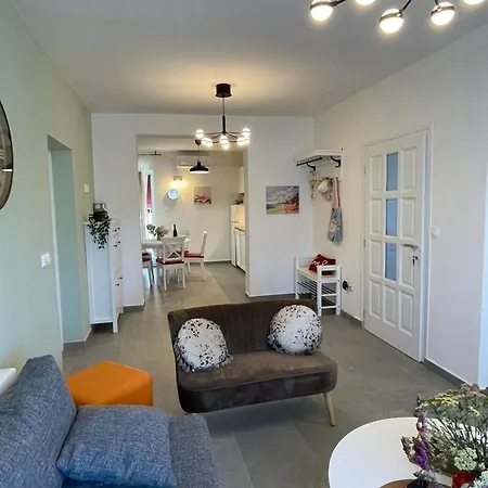 Ferienwohnung Fuer 6 Personen Ca 65 Qm In Privlaka, Dalmatien Norddalmatien Apartment *