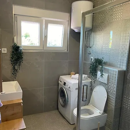Ferienwohnung Fuer 6 Personen Ca 65 Qm In Privlaka, Dalmatien Norddalmatien *